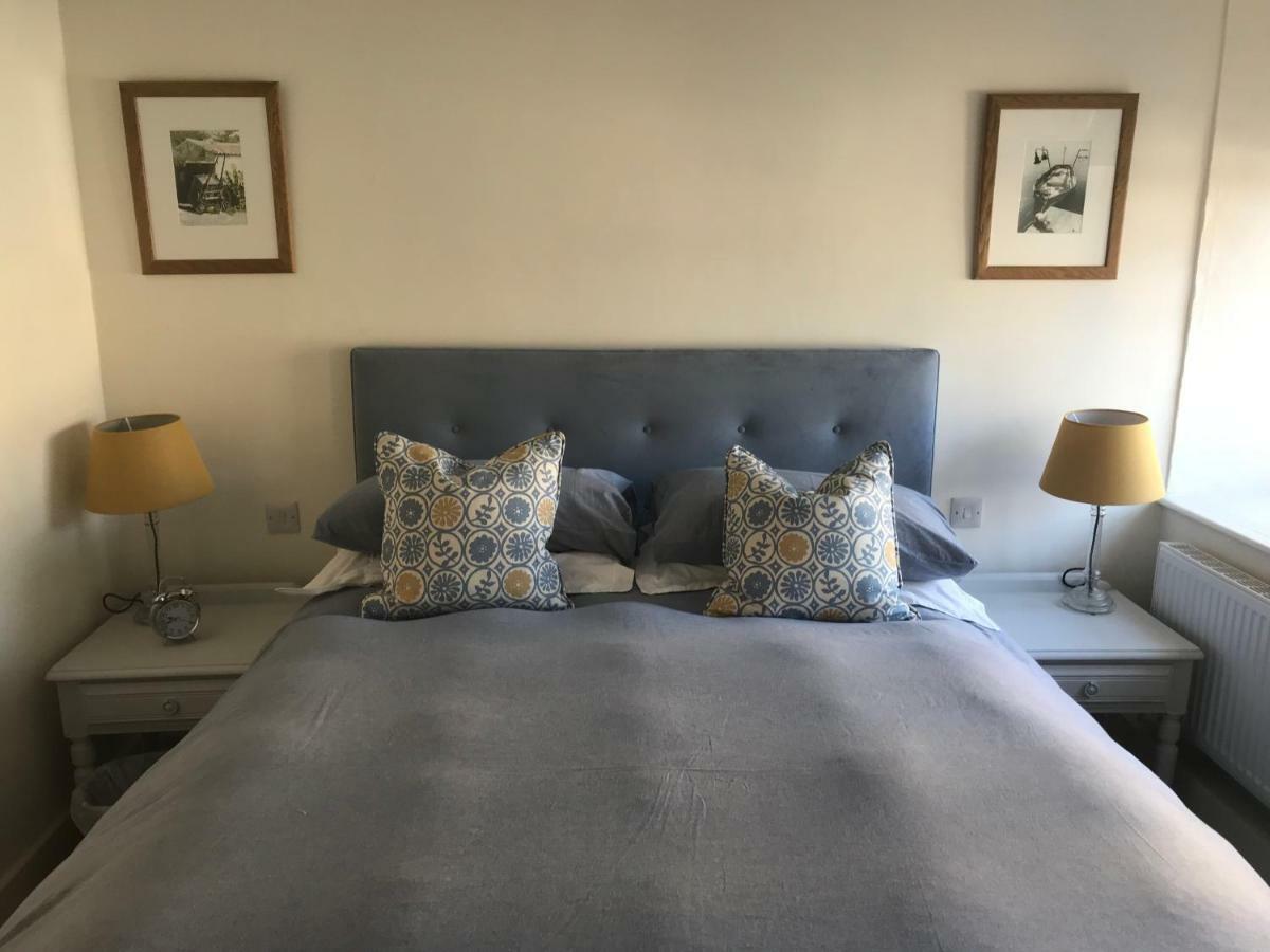 The Yard House Villa Sherborne  Room photo