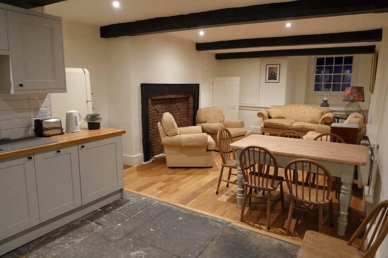 The Yard House Villa Sherborne  Room photo