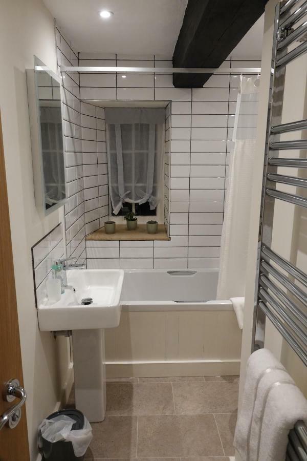 The Yard House Villa Sherborne  Room photo