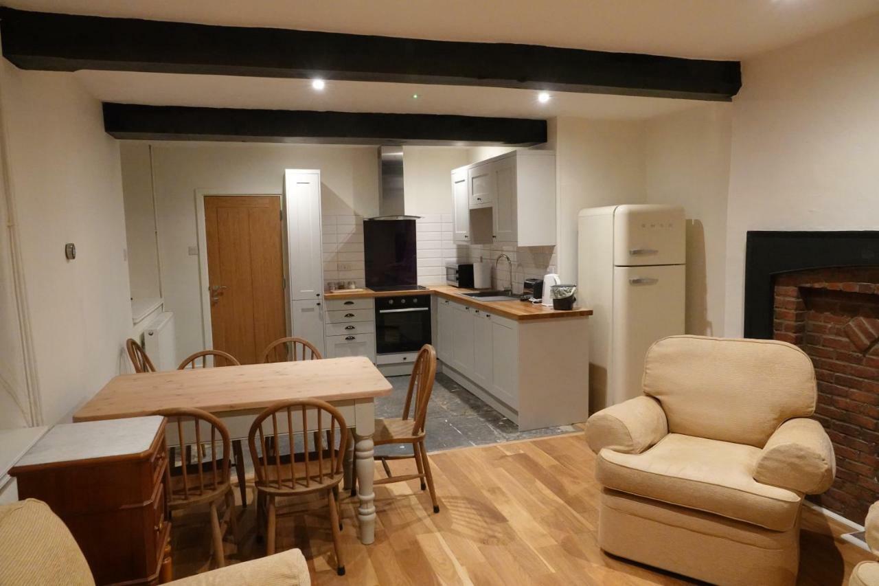 The Yard House Villa Sherborne  Room photo