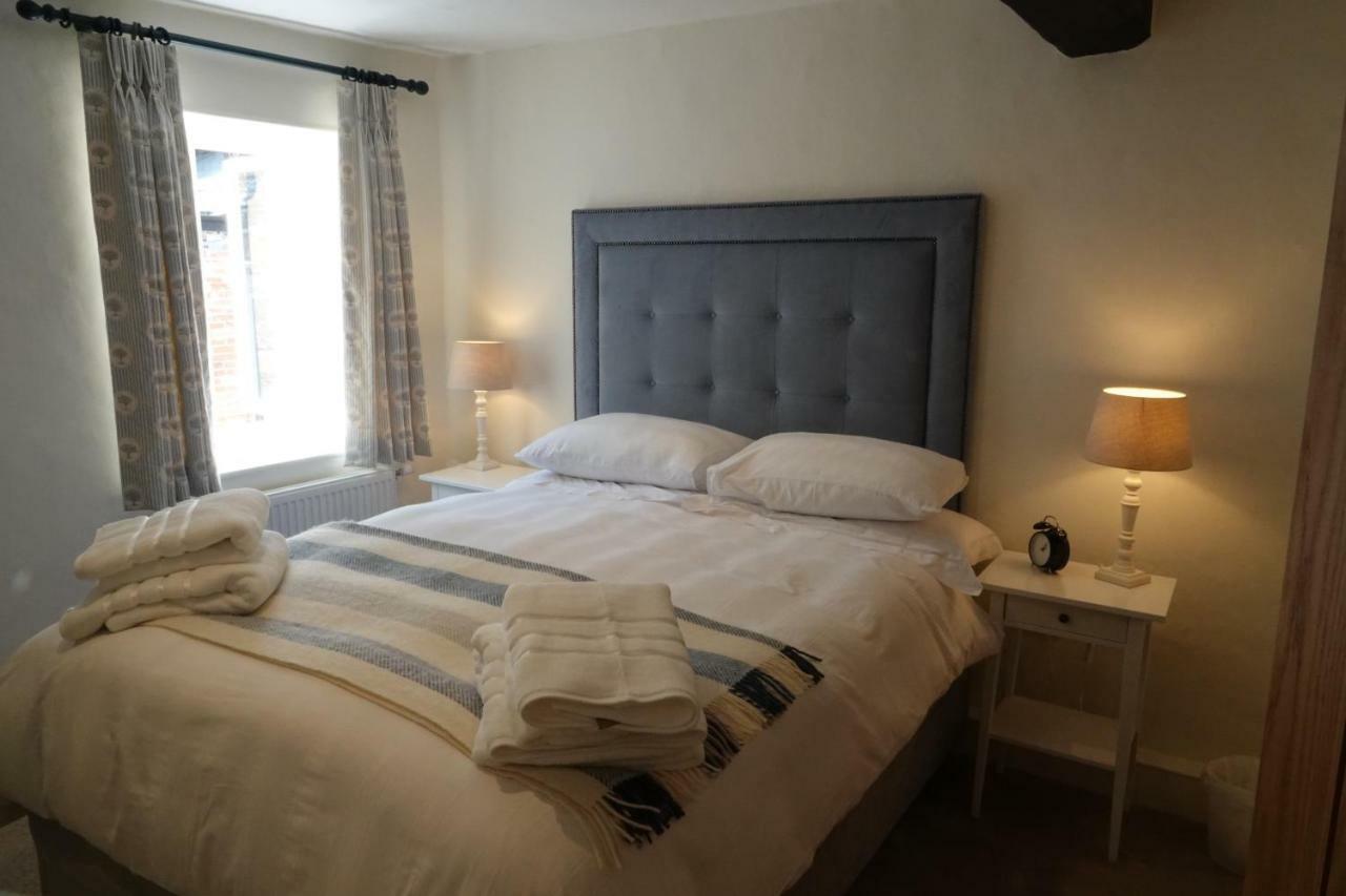 The Yard House Villa Sherborne  Room photo